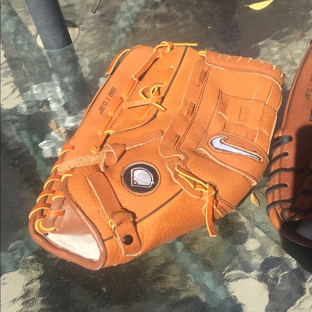 Nike baseball glove, lefty